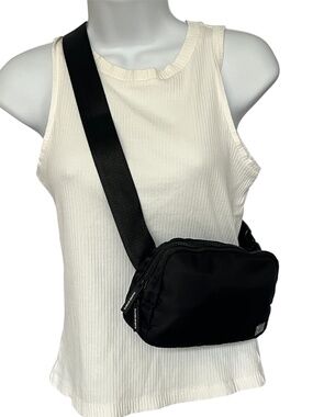 PANDER Sport Waist Bag Black Crossbody 8 X 5 X 2 Water Resistant NWOT